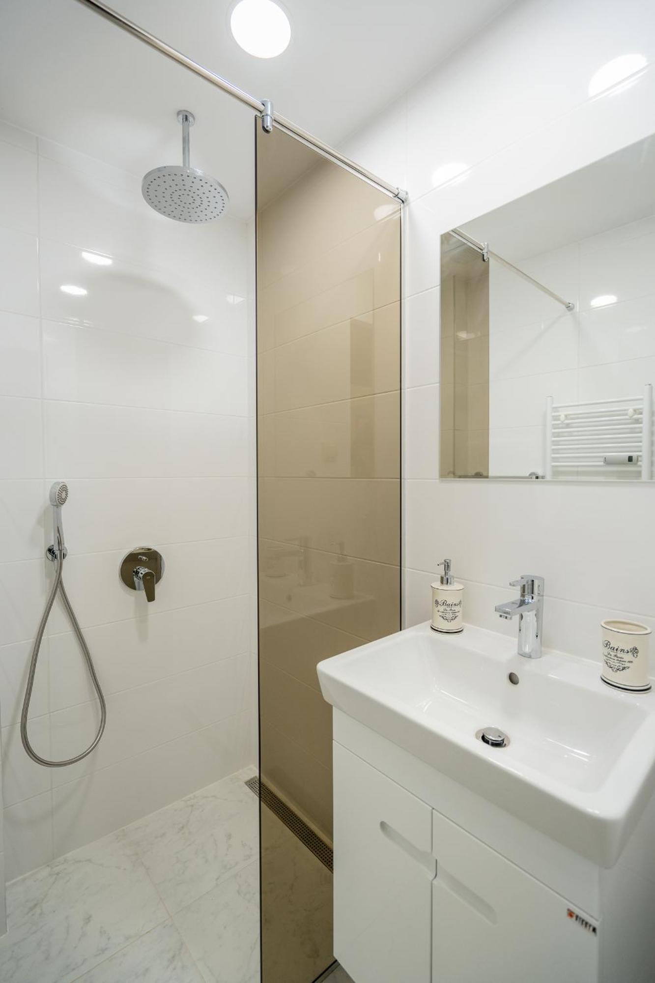 Top Location Central New & Spacious 3 Bdr Apt Medical Academy Sofia Eksteriør billede