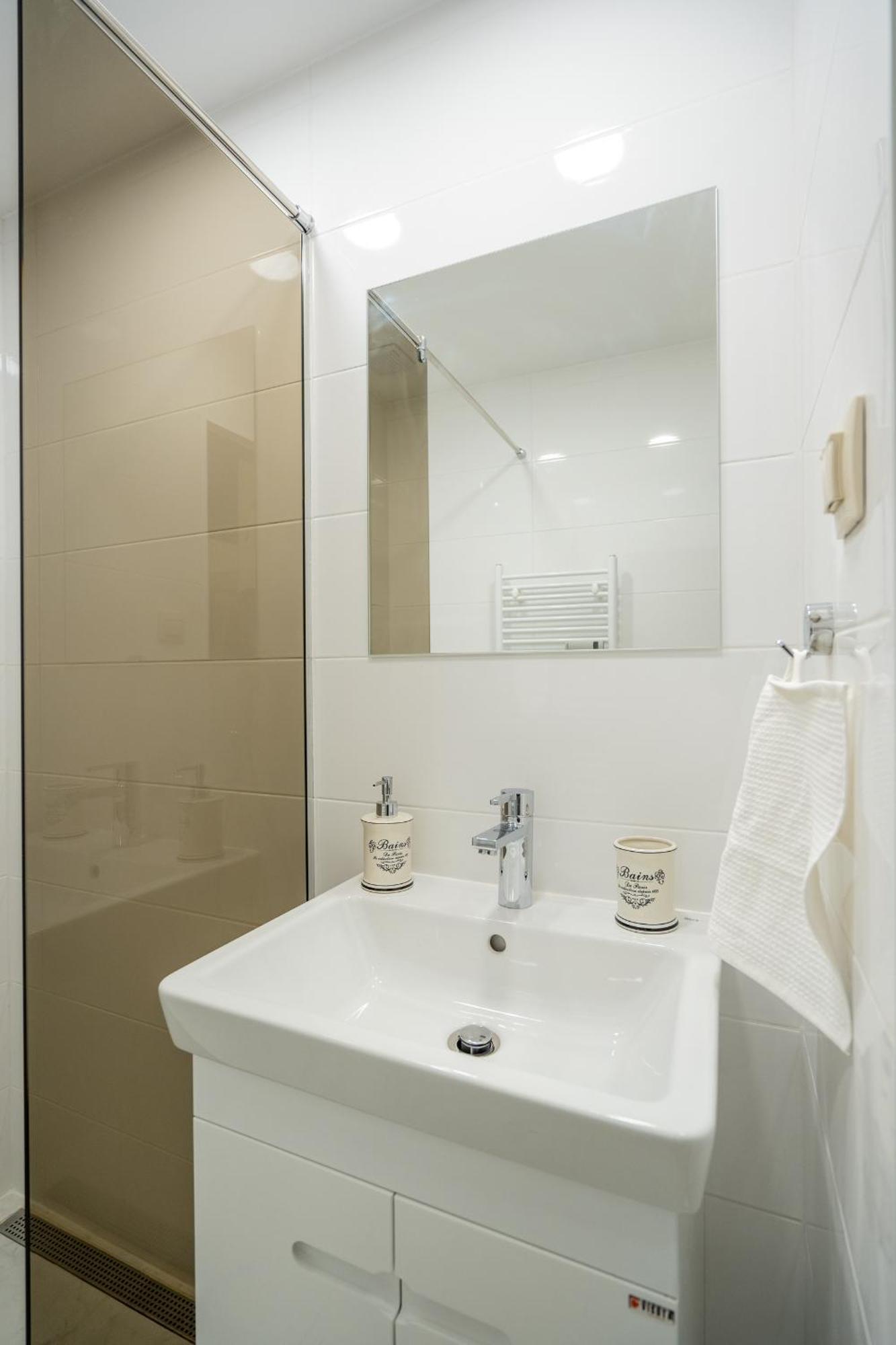 Top Location Central New & Spacious 3 Bdr Apt Medical Academy Sofia Eksteriør billede