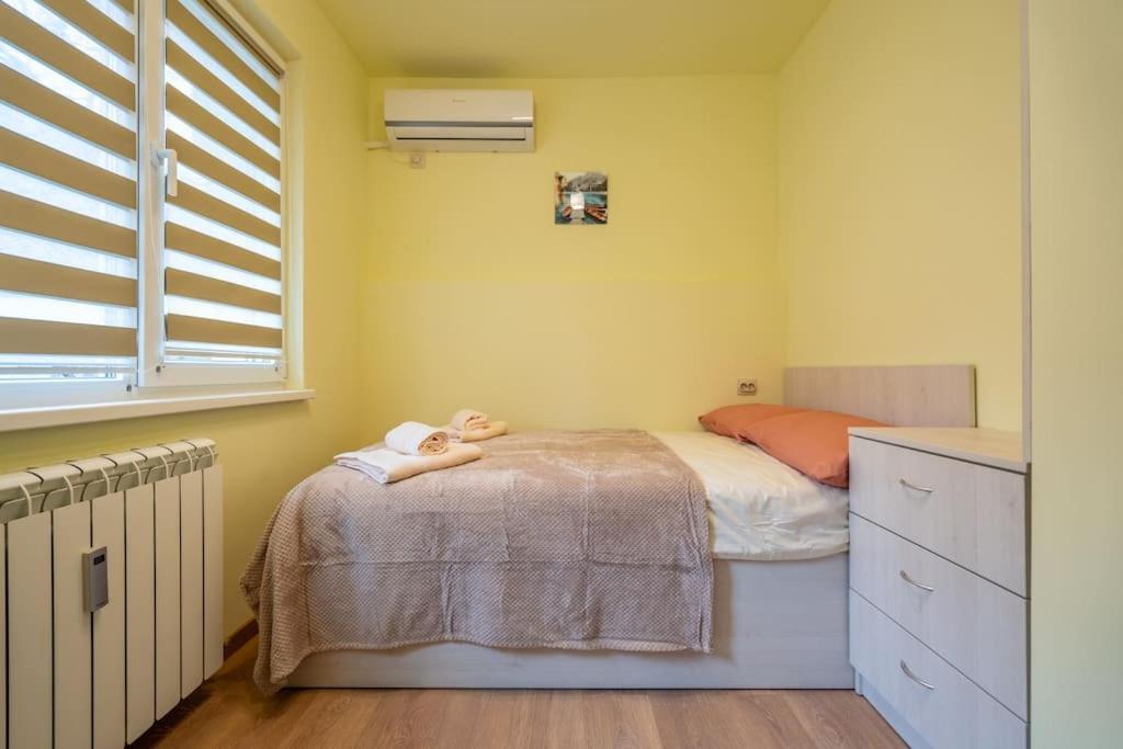 Top Location Central New & Spacious 3 Bdr Apt Medical Academy Sofia Eksteriør billede
